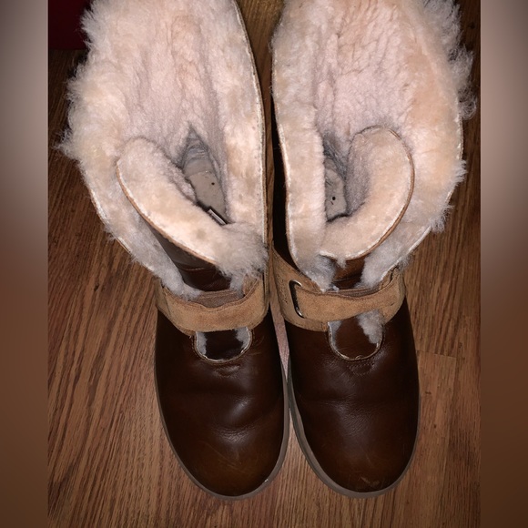 Women UGGS - Picture 4 of 4